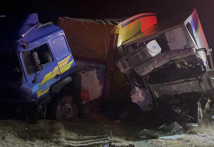 Eskişehir'de feci kaza! TIR ile kamyonet kafa kafaya çarpıştı: 2 ölü, 2 yaralı