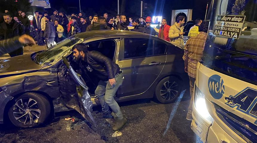 Nevşehir'de yolcu otobüsüyle çarpışan otomobilin sürücüsü yaralandı