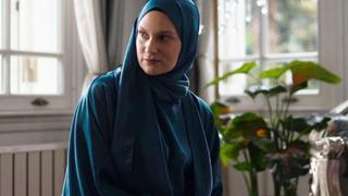 Başını örtüp kadroya girmişti! Farah Zeynep Abdullah, Kızılcık Şerbeti'nden para aldı mı? Yapım şirketinden açıklama geldi