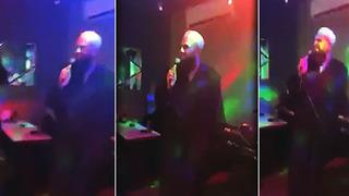 Tebliğciler sahneye çıkıp mikrofondan seslendi, pavyondakiler dualara hep bir ağızdan eşlik etti