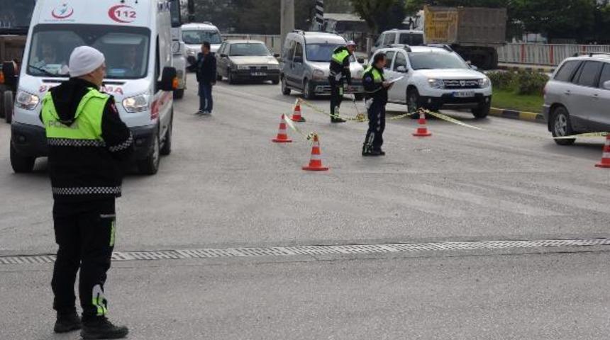 Yolda TIR'ın &ccedil;arptığı dilenci &ouml;ld&uuml;