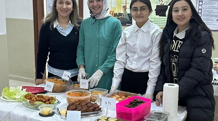Ardahan'da öğrenci ve velilerden Filistin'e destek için kermes