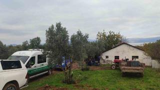 Arkadaşlarını aradıklarında telefonun sesini duydular ama... İçeriye girince korkunç manzarayla karşılaştılar