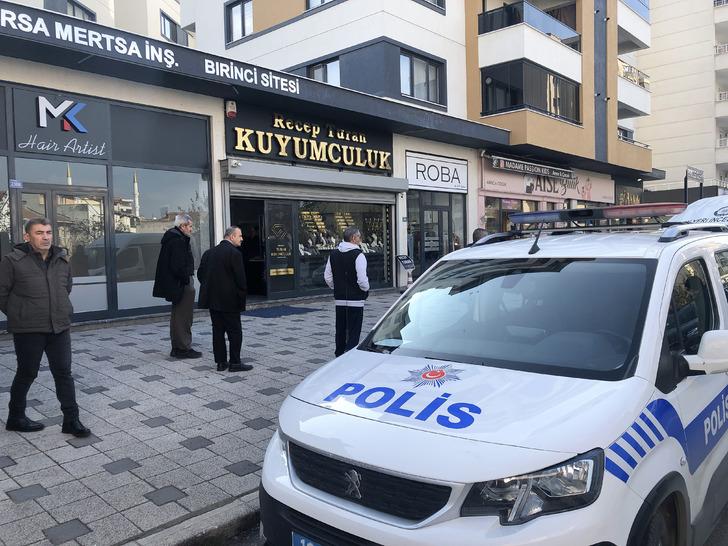 Bursa'da kuyumcudan silah tehdidiyle bilezik çalan maskeli gaspçı yakalandı
