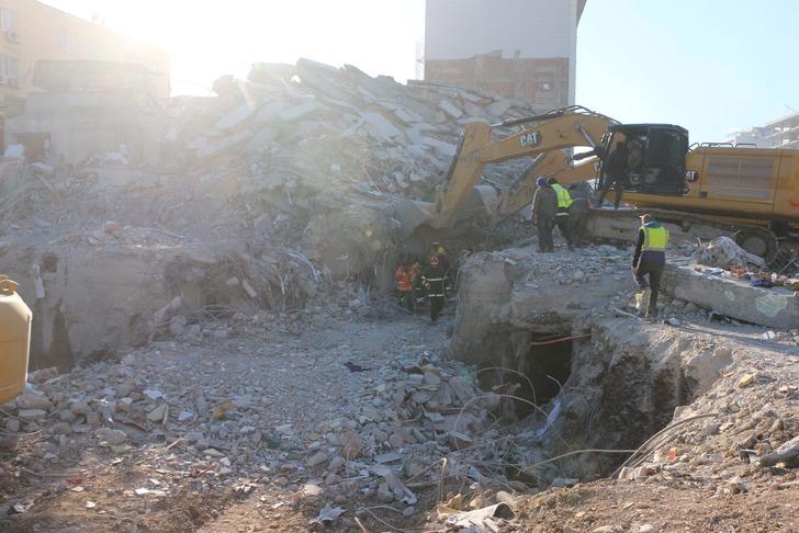 Kalite bariz bir şekilde düşük çıktı! Otelin inşaatında deniz kumu kullanmışlar G1