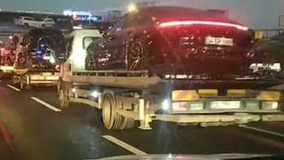 Trafikteki konvoyu görenler şaşırdı! Dilan ve Engin Polat'ın lüks araçları 'günlük otopark ücreti' nedeniyle TMSF'ye çekildi! 