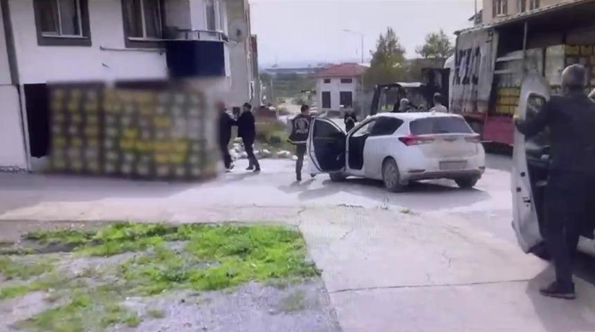 10 milyon liralık nakliye dolandırıcılığı! Polis ekiplerine suçüstü yakalandılar