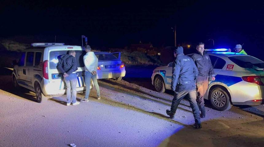 Uyuşturucudan girdikleri cezaevinden izinli &ccedil;ıkıp uyuşturucuyla polisten ka&ccedil;tılar