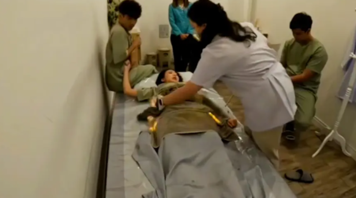 Korkunç görüntüler! Mide sorunlarını tedavi ettirmek isteyen model diri diri yandı... Bir anda alevler yükselince panik yaşandı G1