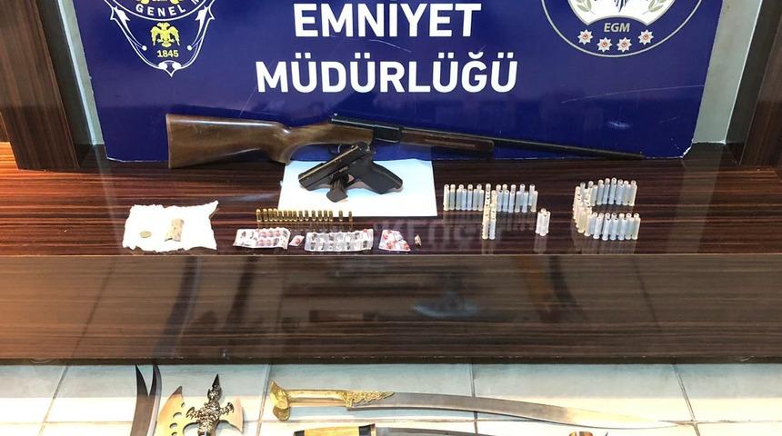 Adana'da uyuşturucu ve silah operasyonunda 7 kişi yakalandı