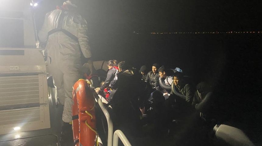 Çanakkale açıklarında 32 düzensiz göçmen kurtarıldı