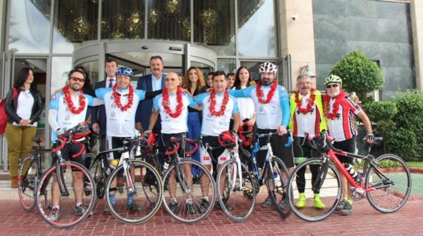 Aziz Sancar Vakfı'nın bisikletli g&ouml;n&uuml;ll&uuml;leri Finike'de (2)