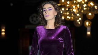 Yıldız Tilbe onu sahnede öpücüklere boğdu!