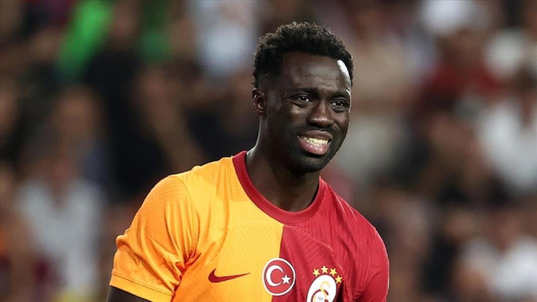 galatasarayda-davinson-sanchezin-durumu-belli-oldu-manchester-united-macinda-forma-giymesi-zor-hwgd