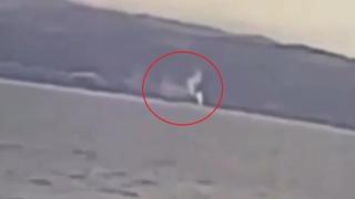 'Karada da görebiliyoruz' 5.1'lik depremden 7 dakika önce denizden yükselmiş! İş yerinin güvenlik kamerası kaydetmiş 'Fay hattının muhtemel kenarı burası'