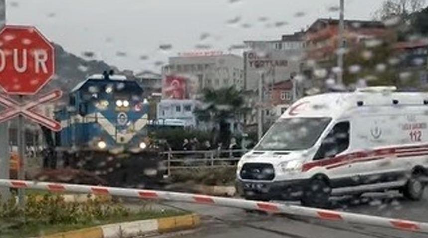 Ambulansa yol veren trenin makinisti plaketle ödüllendirildi