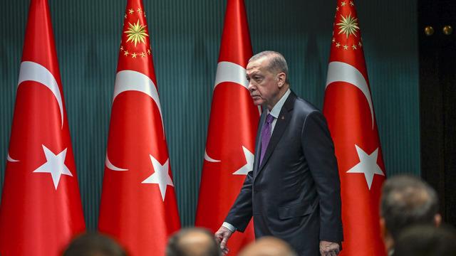 Son dakika: Cumhurbaşkanı Erdoğan'dan Kabine sonrası enflasyon ve asgari ücret mesajı: İstihdama zarar vermeyecek bir seviye hedefi ile süreç yönetilecek