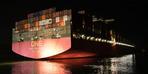 Süveyş Kanalı'nda gemi kazası! Köprüye çarptı