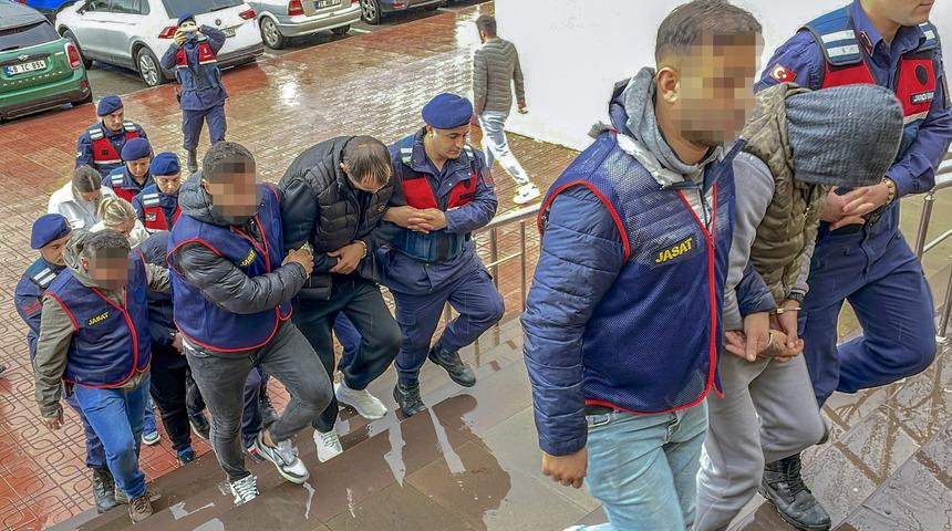 Bodrum'da gözaltına alınan 10 göçmen kaçakçılığı şüphelisinden 8'i tutuklandı