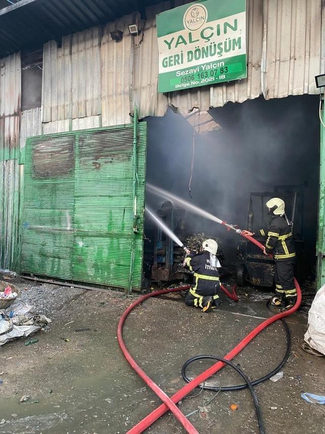 Hatay’da geri dönüşüm fabrikasında yangın çıktı