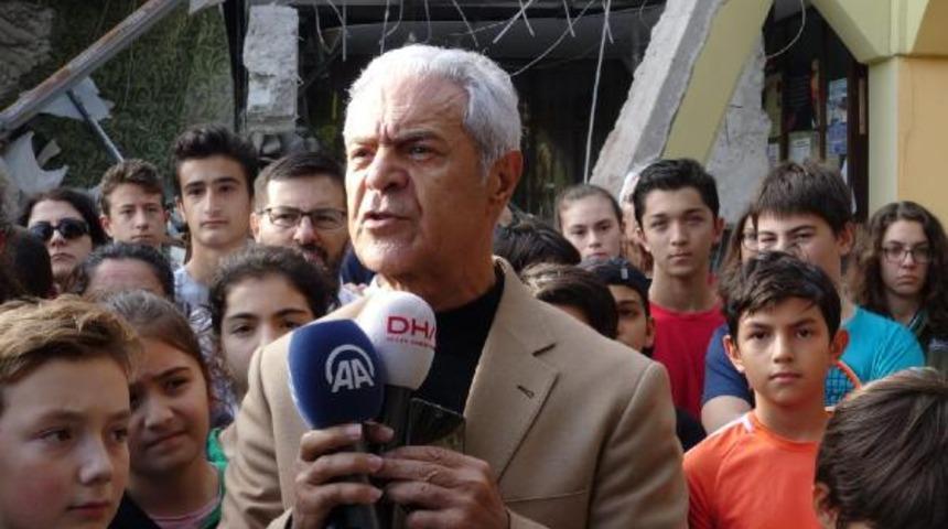 Bakırk&ouml;yspor Kul&uuml;b&uuml; Başkanı Ekşi: ''Belediye tarafından ihale edilmiş olması buranın ruhsatsız olmadığının kesin kanıtıdır''