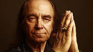 Erkin Koray’ın kızı babasının mezar taşını paylaştı! Duygusal notu yürek sızlattı