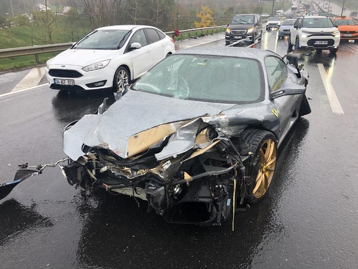 Ünlü iş insanı 10 milyonluk ultra lüks otomobille kaza yaptı! Ferrari pert oldu... Eşi Türkiye'nin günlerce konuştuğu özel jet kazasında hayatını kaybetmişti G2