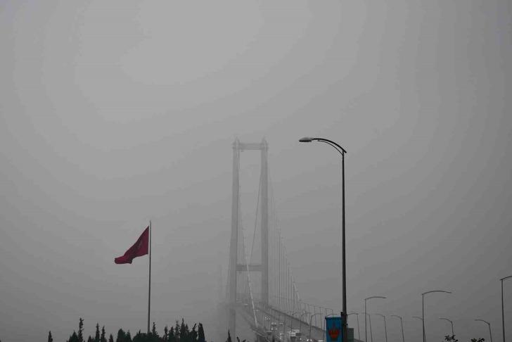 Osmangazi Köprüsü adeta görünmez oldu! Sis bastırınca... G3