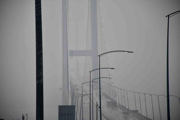 Osmangazi Köprüsü adeta görünmez oldu! Sis bastırınca... G1
