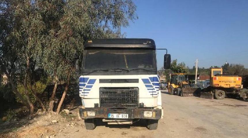 Denizli'de 3 iş makinesiyle ka&ccedil;ak kazıya 8 g&ouml;zaltı