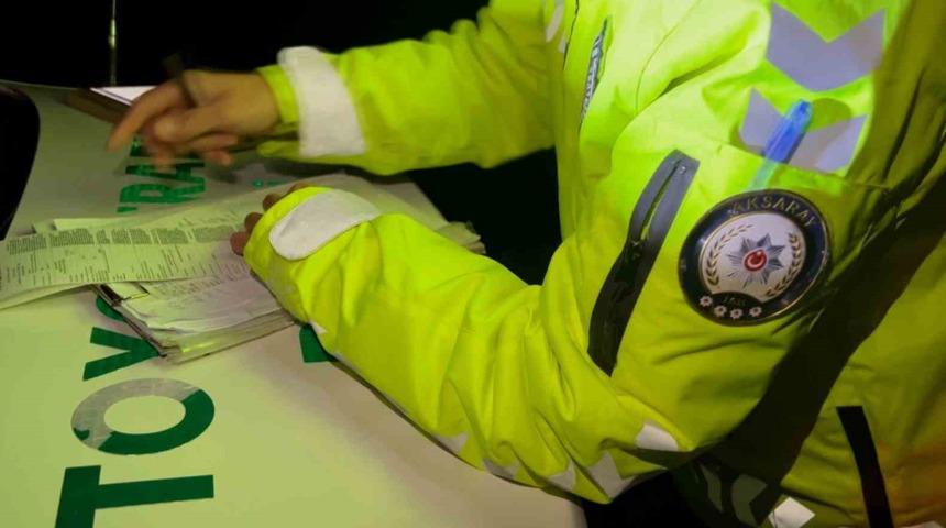 Polisten ka&ccedil;an ehliyetsiz s&uuml;r&uuml;c&uuml;ye 17 bin 973 TL ceza