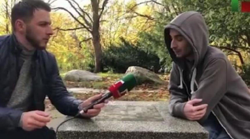 Eşcinselliğini a&ccedil;ıklayan ilk &Ccedil;e&ccedil;en TV'de &ouml;z&uuml;r diledi