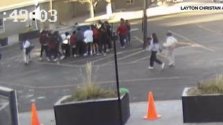 Nefes kesen kurtarma operasyonu! Lise öğrencileri arabayı kaldırıp aracın altında kalan anne ve 2 yaşındaki oğlunu kurtardı