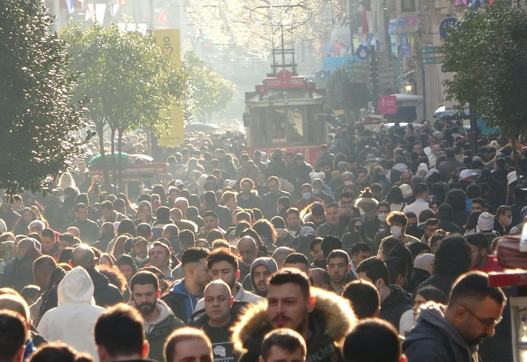 '30 kat hızla yayılıyor, herkes her an olabilir' Profes&ouml;rden &ouml;nemli uyarı! '10-15 saniyelik yakın temasla bulaşıyor'