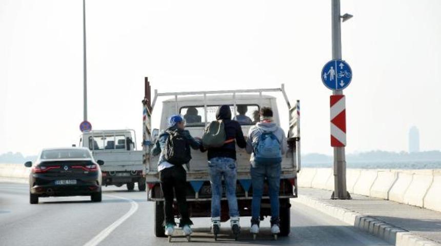 İzmirli gen&ccedil;lerin tehlikeli oyunu