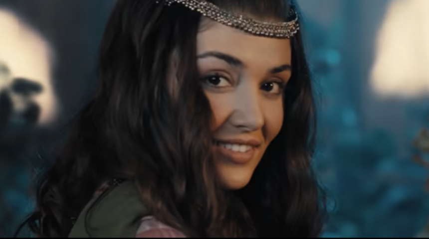 Uzun zamandır beklenen "Mevlana Mest-i Aşk" filmi geliyor! Başrollerinde Boran Kuzum, Hande Erçel, Bensu Soral ve İbrahim Çelikkol var