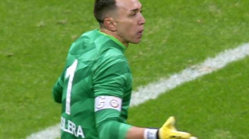 Penaltı kararı sonrası Muslera'dan maçın hakemine Fenerbahçe isyanı!