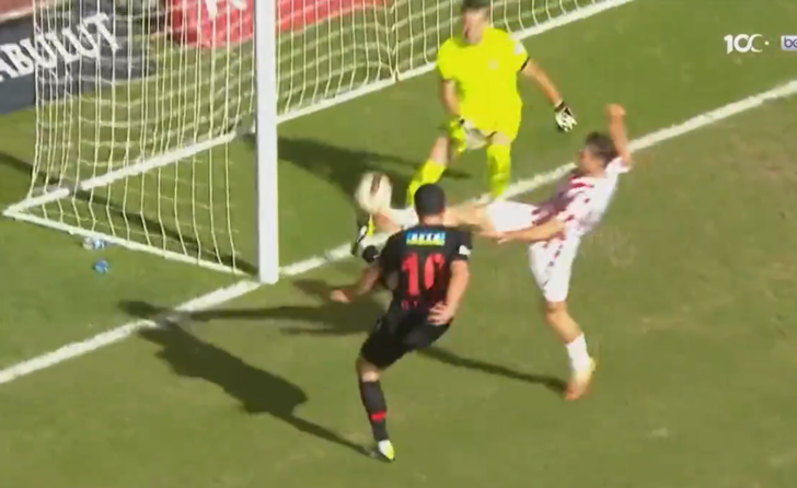 Fatih Karagümrük forması giyen Güven Yalçın çok acayip bir gole imza attı! G2