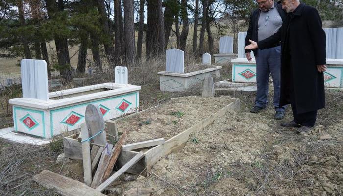 Yer Kastamonu… Mezarları kazmaya başladılar! Jiletli telle korumaya çalışıyorlar