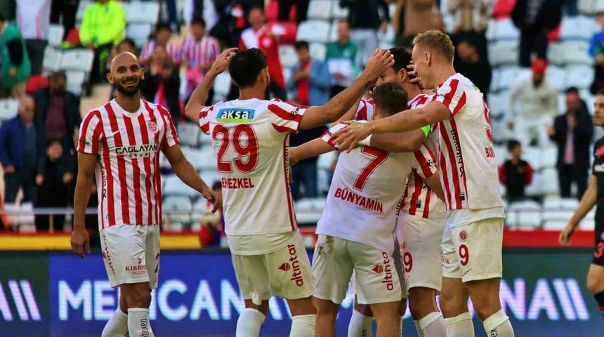 Antalyaspor'un yenilmezlik serisi 6 maça çıktı!