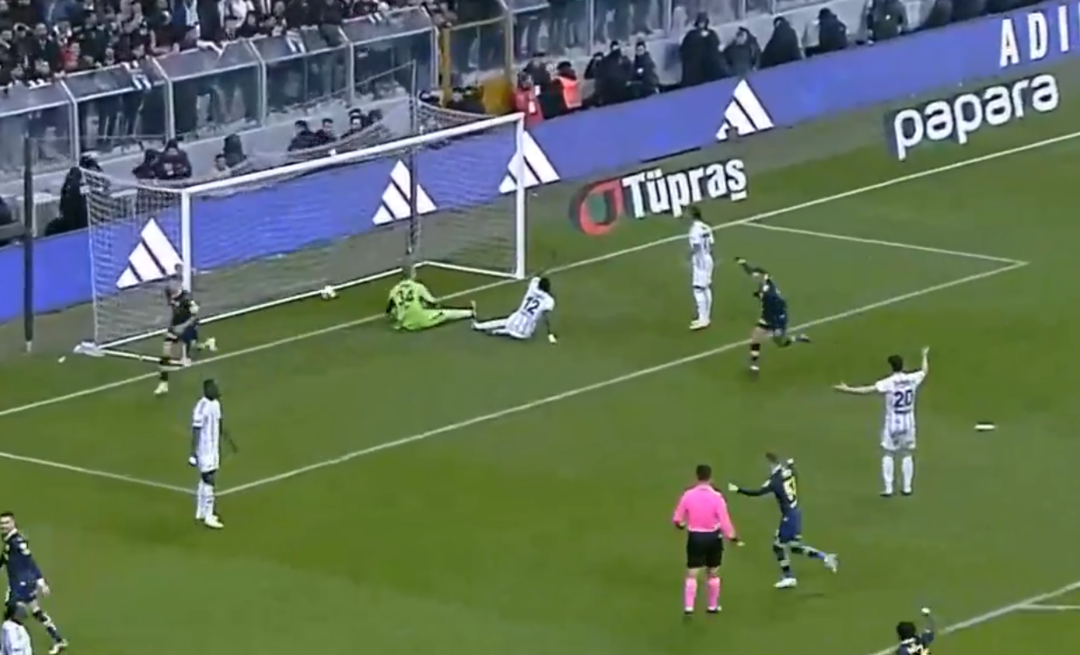 Fenerbah&ccedil;e'nin gol&uuml;nde Amartey kalakaldı, taraftarı &ccedil;ileden &ccedil;ıkardı! Beşiktaş taraftarından b&uuml;y&uuml;k tepki