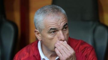 Fenerbahçe derbisinde Beşiktaş'a şok üstüne şok! Her şey 7 dakikada oldu, Siyah-Beyazlılar'da Rıza Çalımbay iki zorunlu değişiklik yaptı