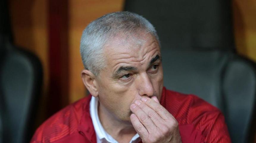 Fenerbahçe derbisinde Beşiktaş'a şok üstüne şok! Her şey 7 dakikada oldu, Siyah-Beyazlılar'da Rıza Çalımbay iki zorunlu değişiklik yaptı