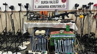 Aile boyu kaçakçılık! Dede, baba ve torun tarihi eserlerle yakalandı