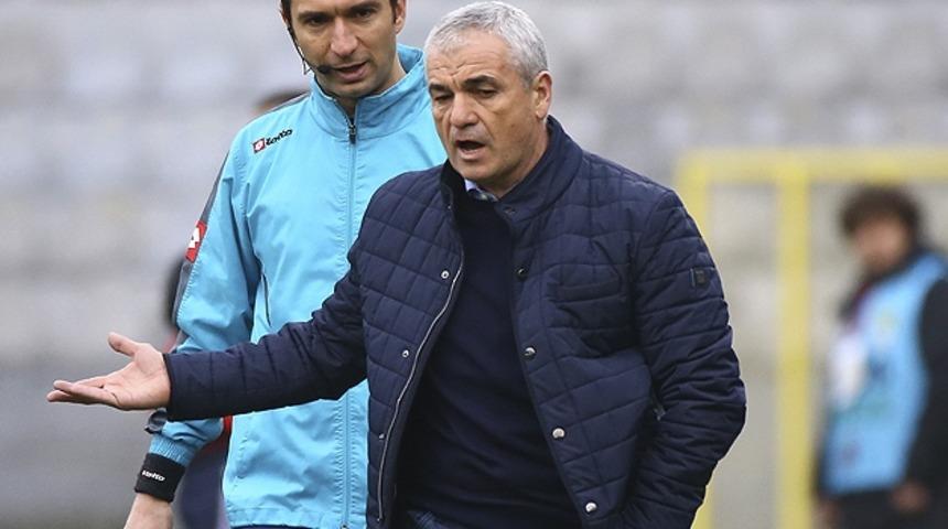 Daha önce Burak Yılmaz'ın yardımcılarını işaret eden Rıza Çalımbay, şimdi de Şenol Güneş'e göndermede bulundu!