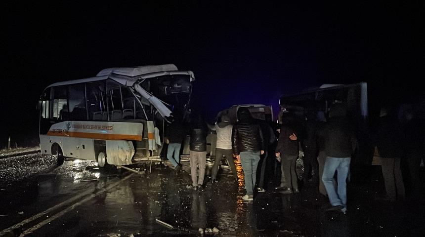  Eskişehir'de belediye otobüsü, midibüsü ve karavan çarpıştı! Çok sayıda yaralı var