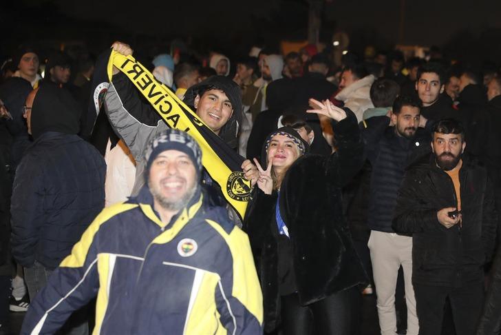 Fenerbahçe'ye Beşiktaş derbisinin ardından coşkulu karşılama! G2