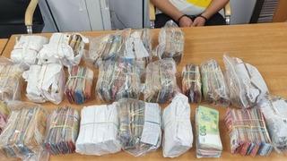 Deste deste euro ve sterlin... Sınır kapısında ele geçirilen para miktarı dudak uçuklattı