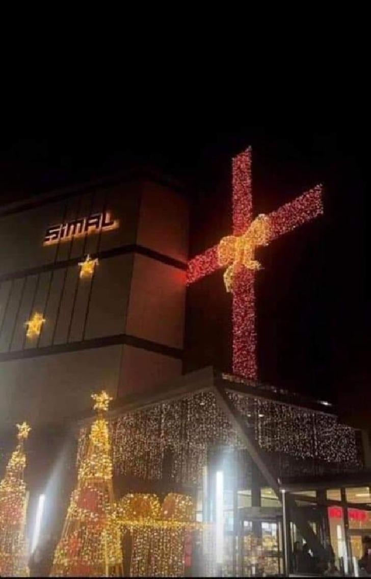 Rize'deki AVM'nin yılbaşı süslemesi olay olmuştu! Haç işareti benzetmesine 'fiyonk' çözümü G1