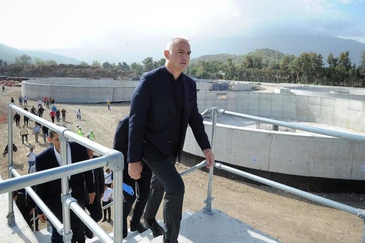 Brand Week'teki sponsorluk krizi sonrası yine Fatih Altaylı vakası! Bu kez Bakan Mehmet Ersoy ve danışmanına tepki gösterdiler G1